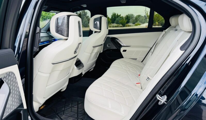 								2023 BMW 760i xDrive AWD full									