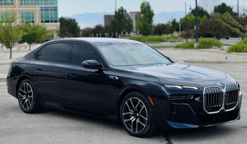 								2023 BMW 760i xDrive AWD full									