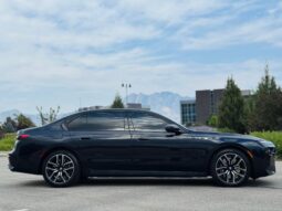 										2023 BMW 760i xDrive AWD full									