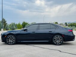 										2023 BMW 760i xDrive AWD full									
