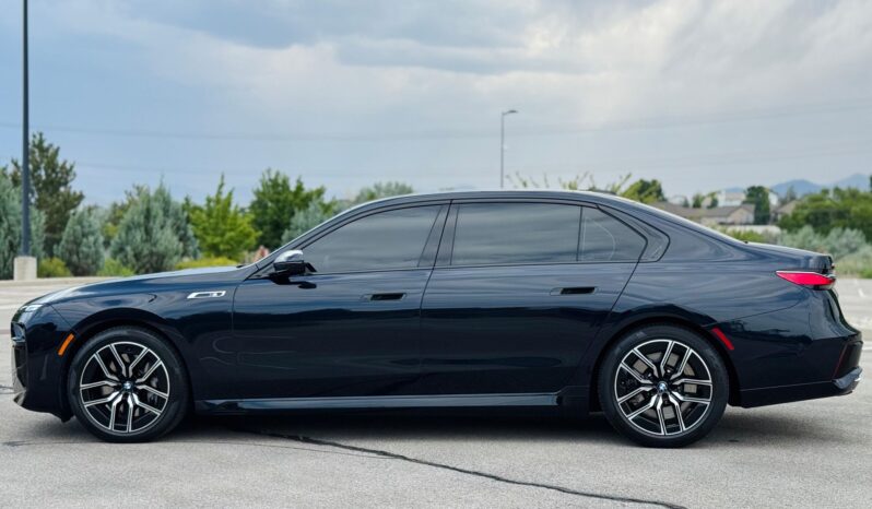 								2023 BMW 760i xDrive AWD full									