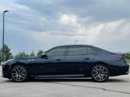 										2023 BMW 760i xDrive AWD full									