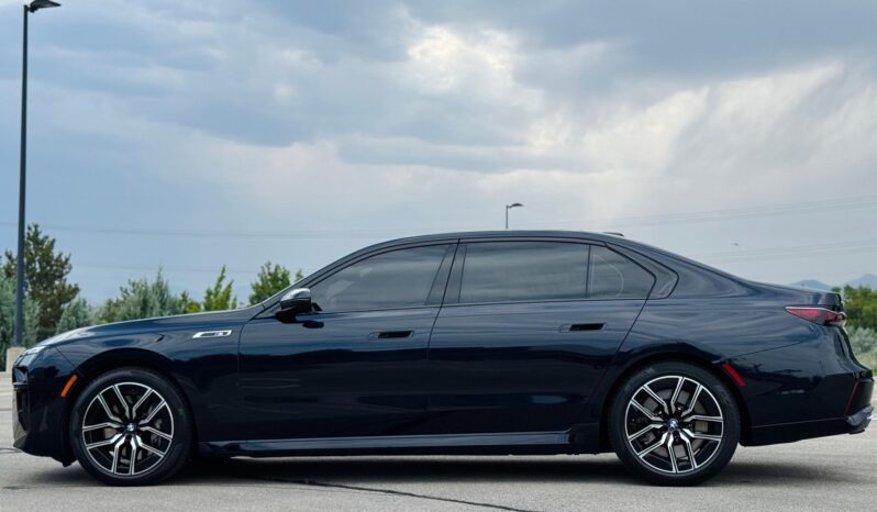 								2023 BMW 760i xDrive AWD full									