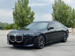 										2023 BMW 760i xDrive AWD full									