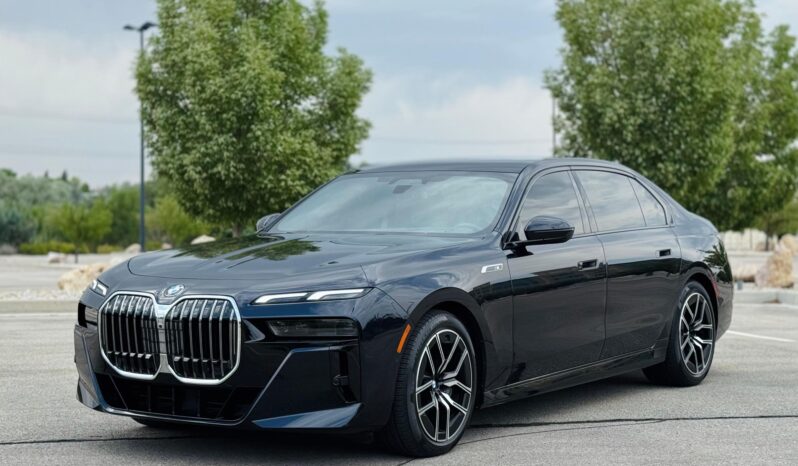 								2023 BMW 760i xDrive AWD full									