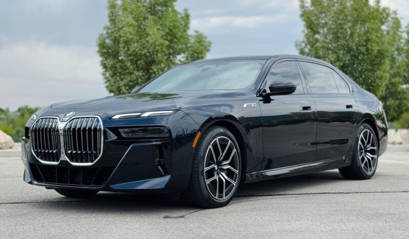 								2023 BMW 760i xDrive AWD full									