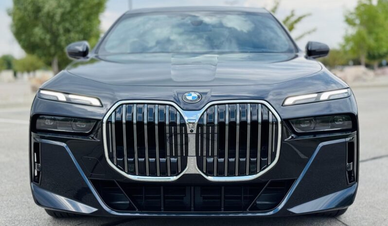 								2023 BMW 760i xDrive AWD full									