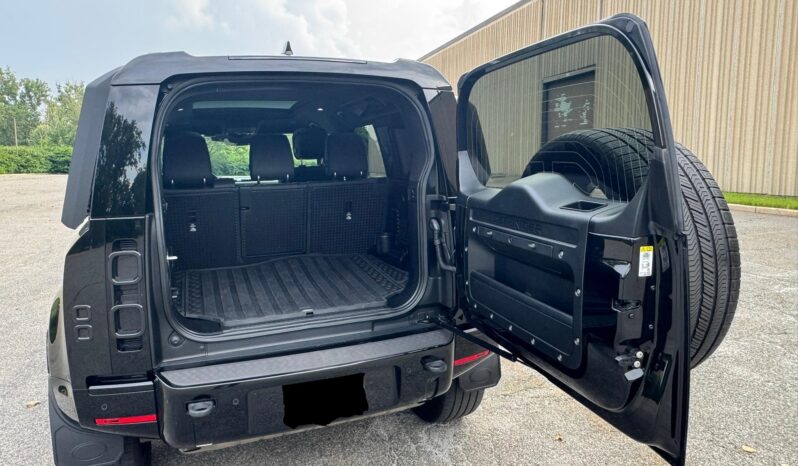 								2023 Land Rover Defender 110 X-Dynamic SE AWD full									