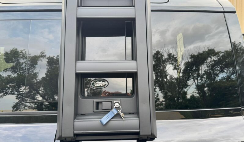 								2023 Land Rover Defender 110 X-Dynamic SE AWD full									