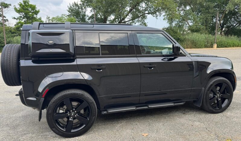 								2023 Land Rover Defender 110 X-Dynamic SE AWD full									