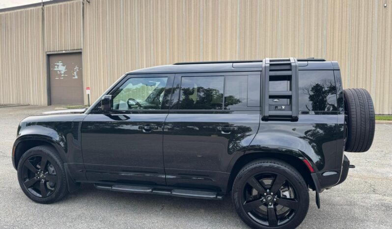 								2023 Land Rover Defender 110 X-Dynamic SE AWD full									