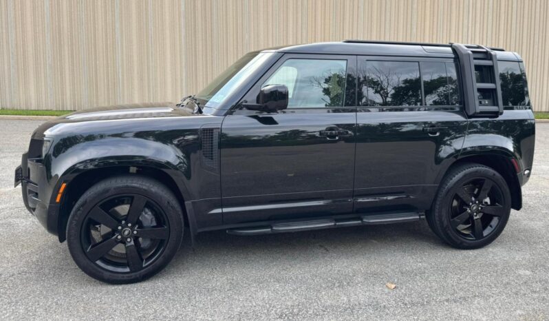 								2023 Land Rover Defender 110 X-Dynamic SE AWD full									