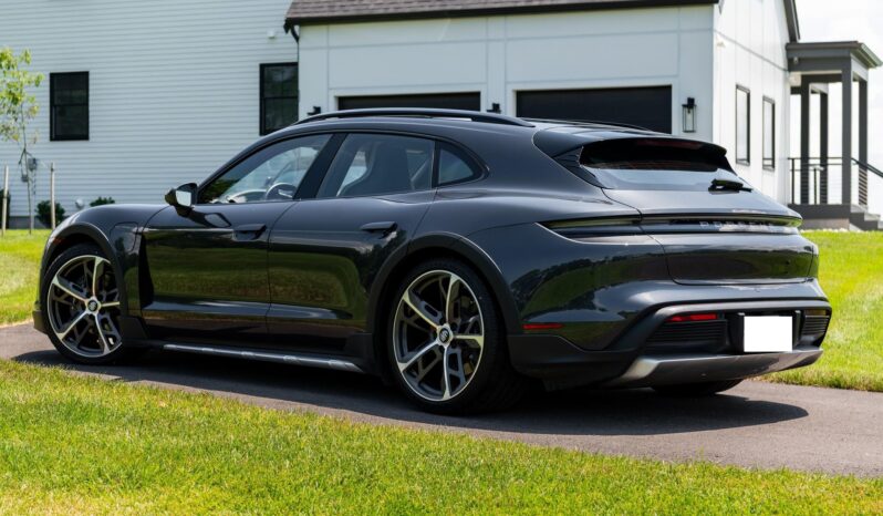 								2022 Porsche Taycan 4 Cross Turismo AWD full									