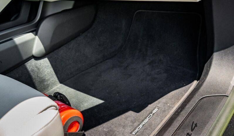 								2022 Porsche Taycan 4 Cross Turismo AWD full									