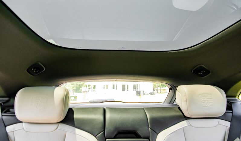 								2022 Porsche Taycan 4 Cross Turismo AWD full									