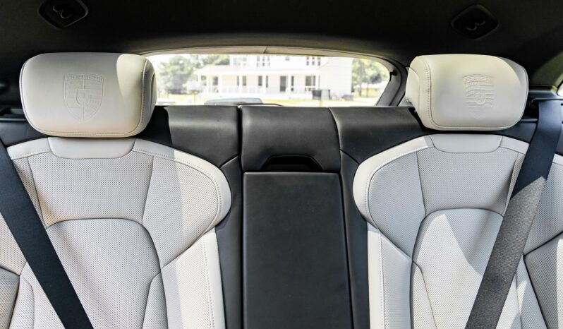 								2022 Porsche Taycan 4 Cross Turismo AWD full									