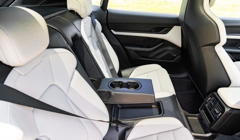 								2022 Porsche Taycan 4 Cross Turismo AWD full									