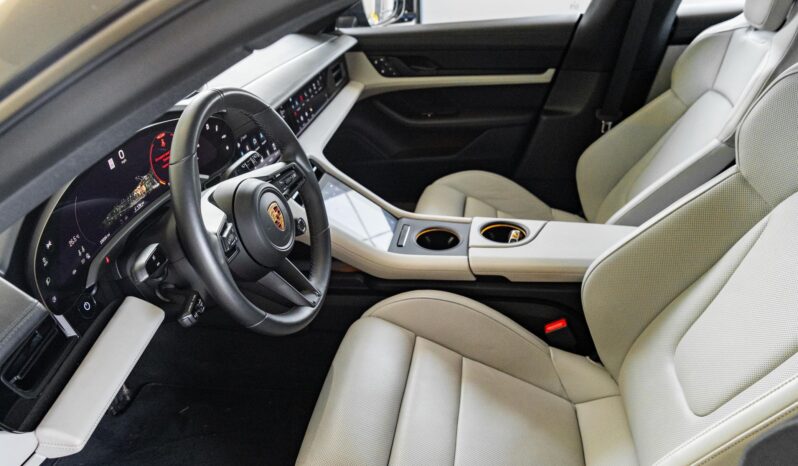 								2022 Porsche Taycan 4 Cross Turismo AWD full									