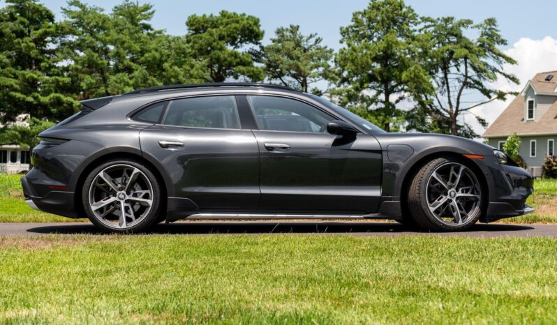 								2022 Porsche Taycan 4 Cross Turismo AWD full									