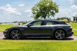 										2022 Porsche Taycan 4 Cross Turismo AWD full									