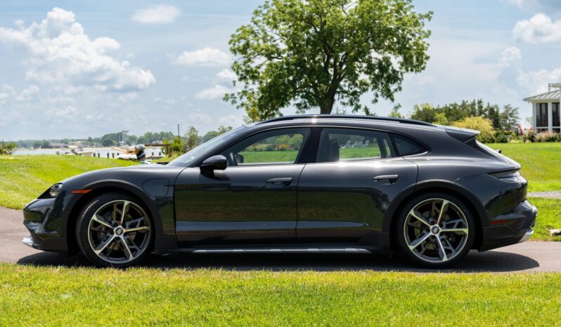 								2022 Porsche Taycan 4 Cross Turismo AWD full									