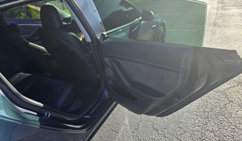 								2022 Tesla Model 3 Long Range AWD full									