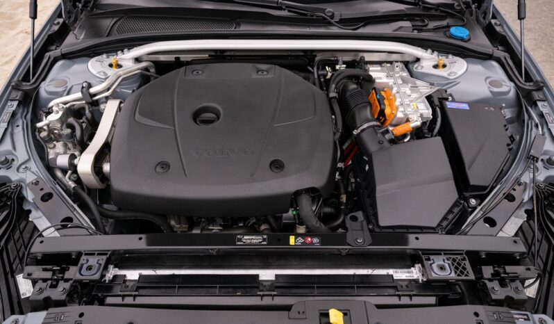 								2023 Volvo V60 Recharge T8 Polestar Engineered 455-hp full									