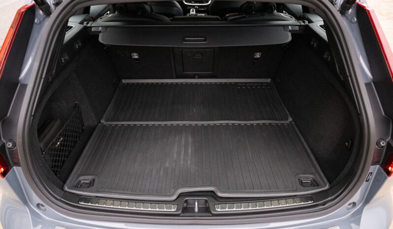 								2023 Volvo V60 Recharge T8 Polestar Engineered 455-hp full									