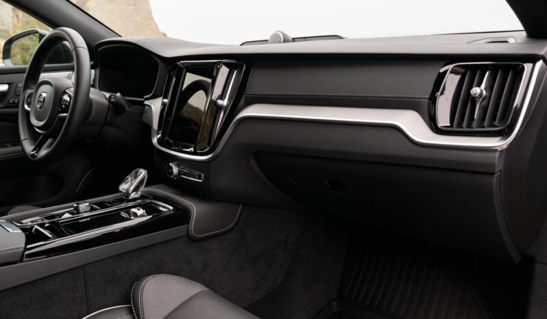 								2023 Volvo V60 Recharge T8 Polestar Engineered 455-hp full									