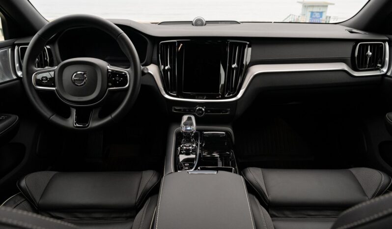 								2023 Volvo V60 Recharge T8 Polestar Engineered 455-hp full									