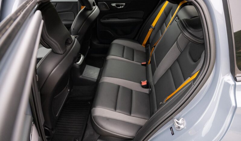 								2023 Volvo V60 Recharge T8 Polestar Engineered 455-hp full									