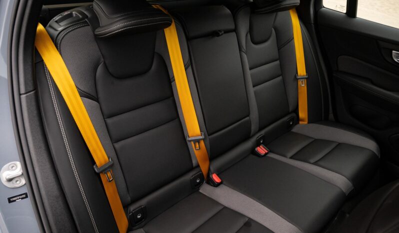 								2023 Volvo V60 Recharge T8 Polestar Engineered 455-hp full									