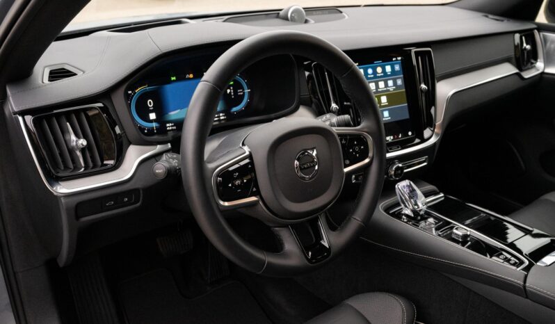 								2023 Volvo V60 Recharge T8 Polestar Engineered 455-hp full									