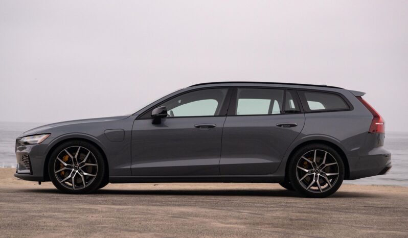 								2023 Volvo V60 Recharge T8 Polestar Engineered 455-hp full									