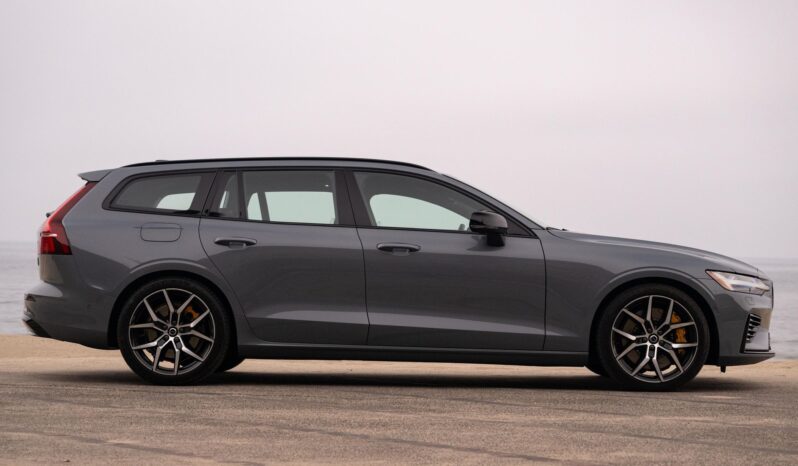 								2023 Volvo V60 Recharge T8 Polestar Engineered 455-hp full									