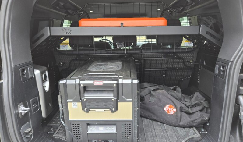 								2023 Land Rover Defender 110 S TReK Edition full									