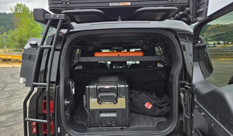 								2023 Land Rover Defender 110 S TReK Edition full									