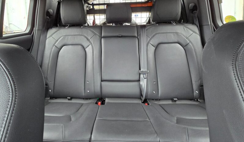 								2023 Land Rover Defender 110 S TReK Edition full									