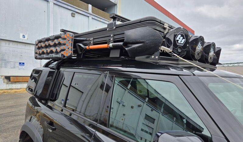 								2023 Land Rover Defender 110 S TReK Edition full									