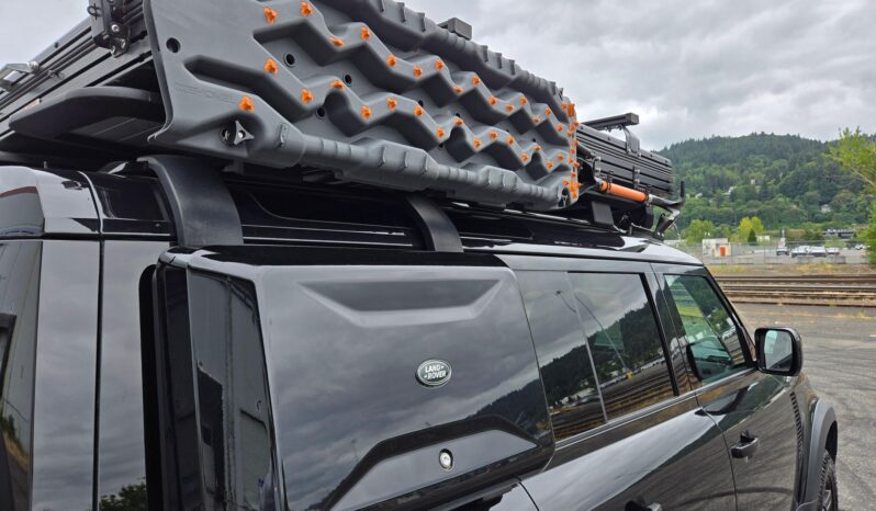 								2023 Land Rover Defender 110 S TReK Edition full									