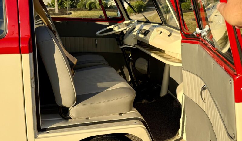 								1975 Volkswagen Bus full									