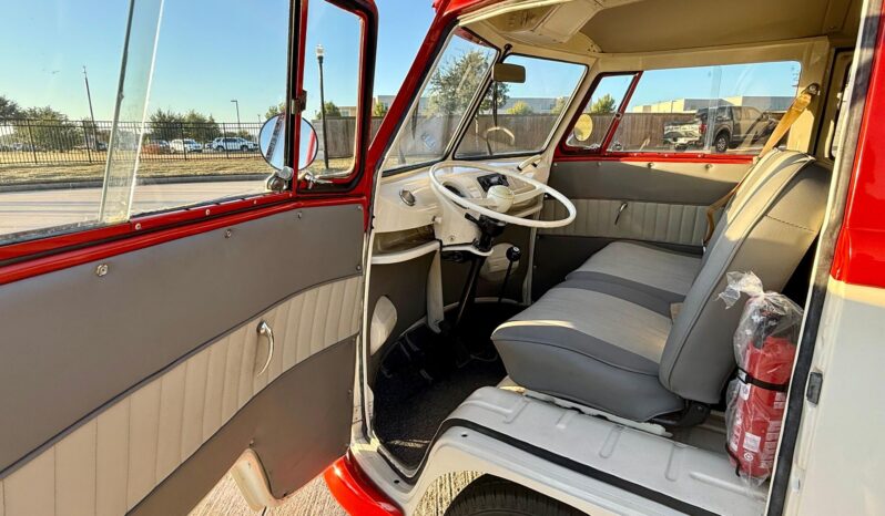 								1975 Volkswagen Bus full									