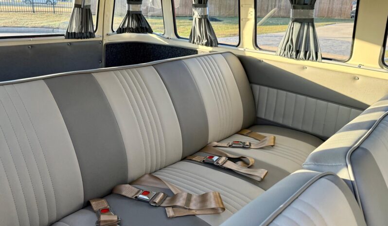 								1975 Volkswagen Bus full									