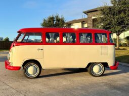 										1975 Volkswagen Bus full									