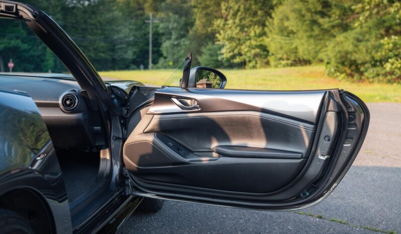 								2022 Mazda MX-5 Miata Club Manual full									