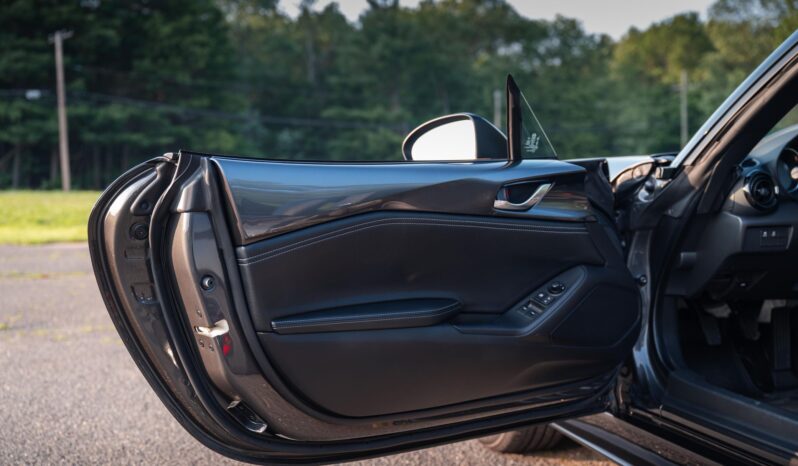 								2022 Mazda MX-5 Miata Club Manual full									