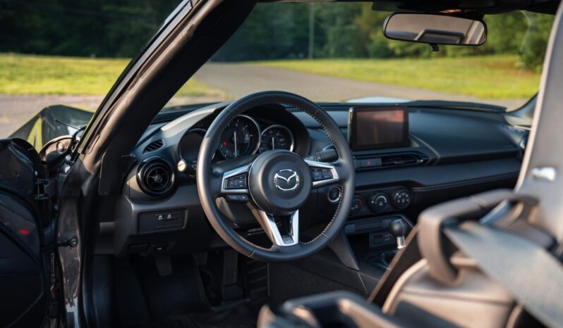 								2022 Mazda MX-5 Miata Club Manual full									