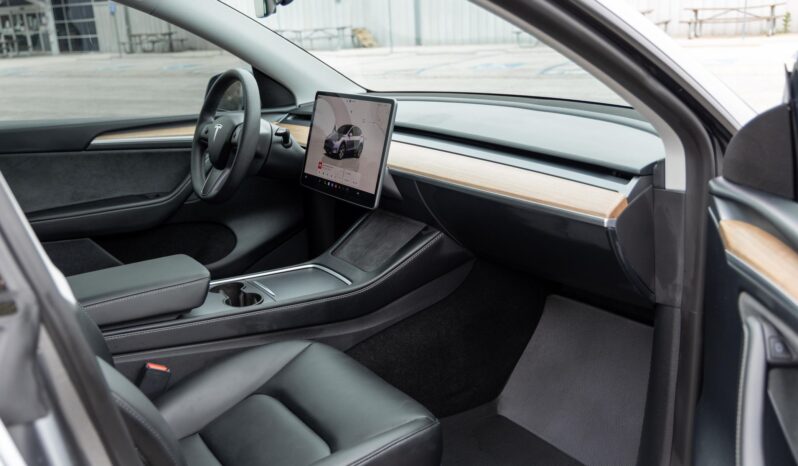 								2024 Tesla Model Y Long Range AWD full									