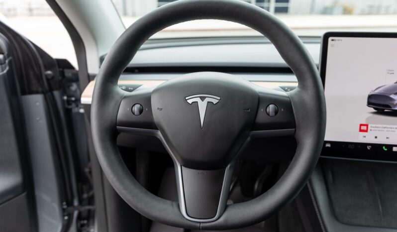 								2024 Tesla Model Y Long Range AWD full									