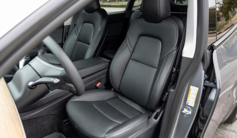 								2024 Tesla Model Y Long Range AWD full									